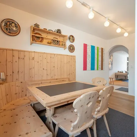Viktoria A44 By Vacations, Exklusives App Im Zentrum Mit Privater Garage & Panoramablick Apartmán *