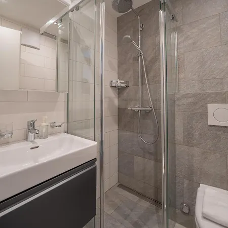 Viktoria A44 By Vacations, Exklusives App Im Zentrum Mit Privater Garage & Panoramablick